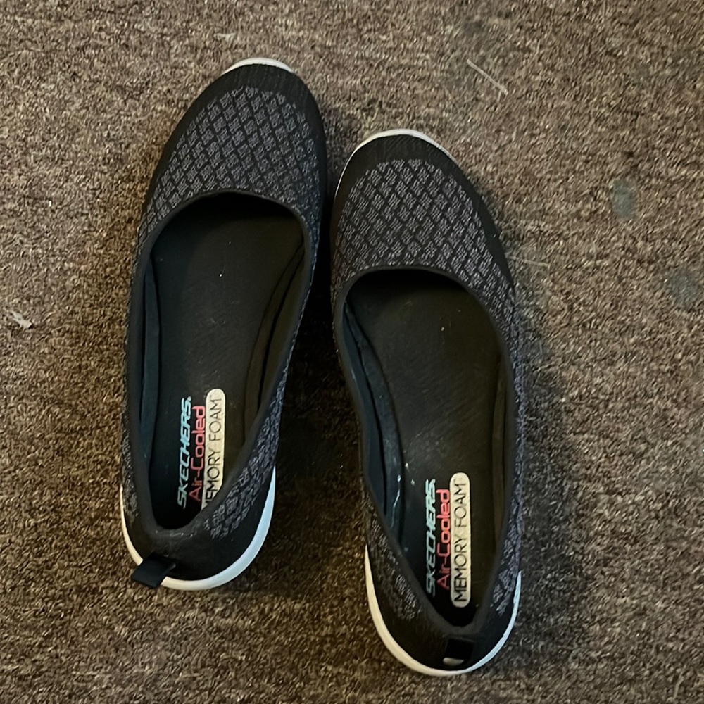 Skechers air cooled memory foam sneakers